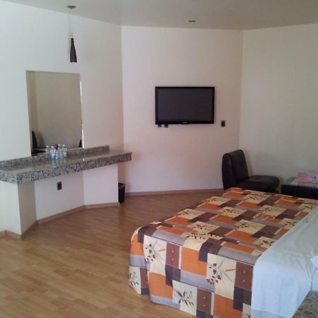 Motel Paraiso Suites Queretaro Ngoại thất bức ảnh