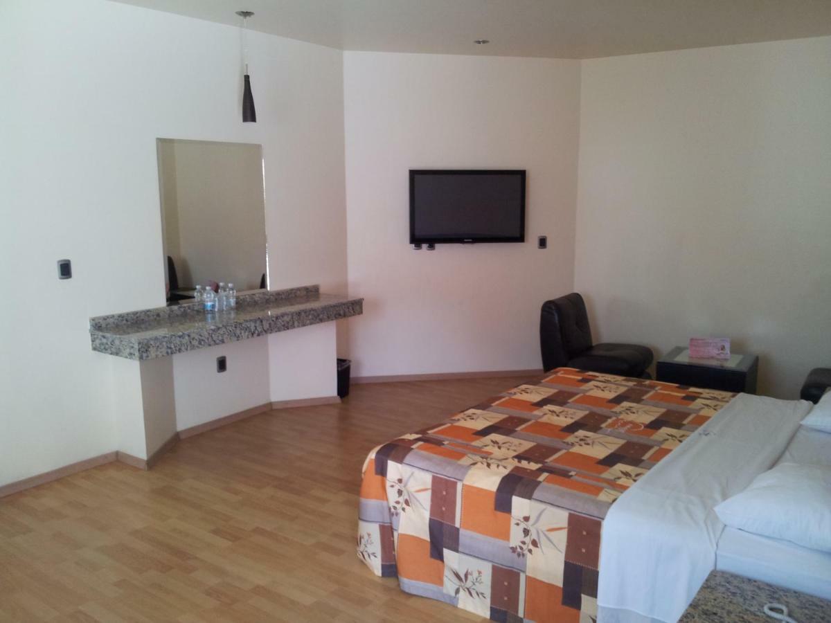 Motel Paraiso Suites Queretaro Ngoại thất bức ảnh